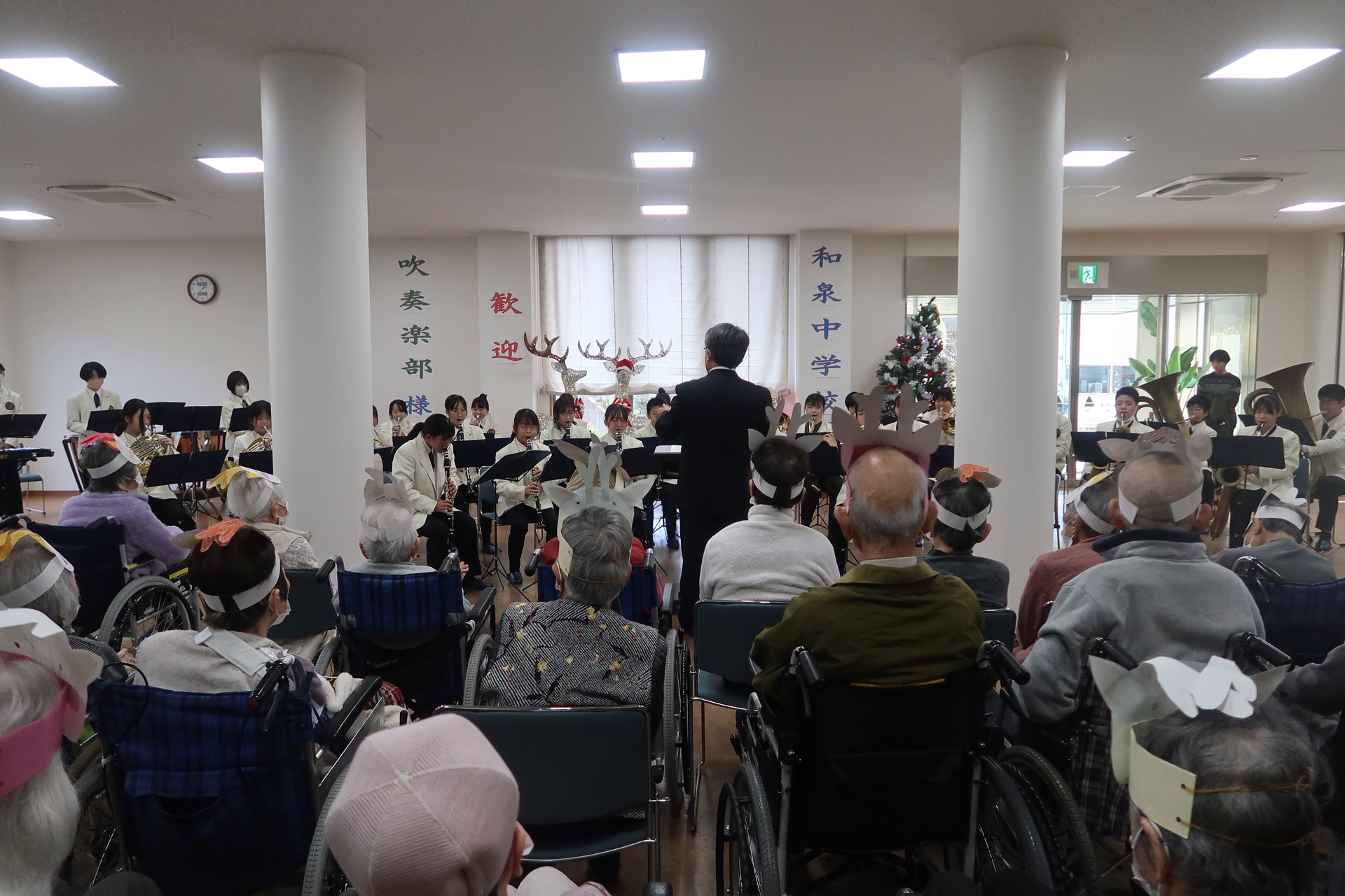 介護老人保健施設 ザ・シーズンの和泉中学校吹奏楽の演奏会で、ご利用者様が心躍るの画像です